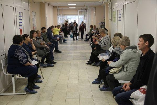 Жители Нижнего Новгорода часами ждут талон на прием ко врачу