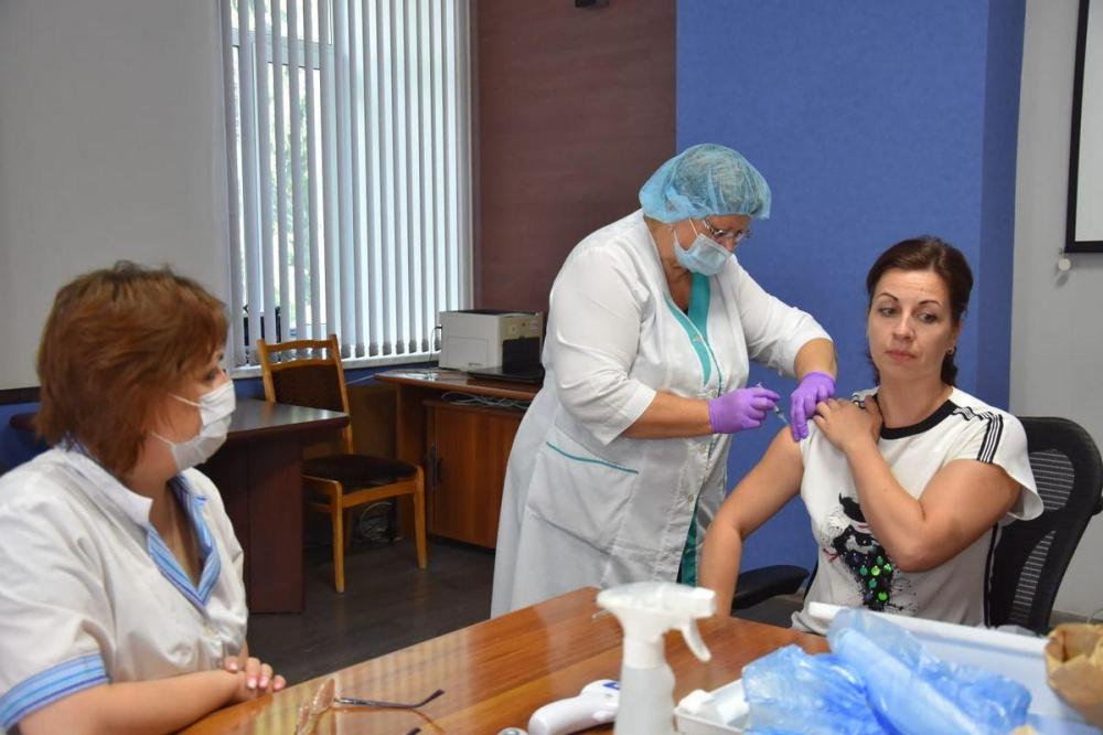 30 тысяч рублей получат работники завода в Дзержинске за вакцинацию против COVID-19