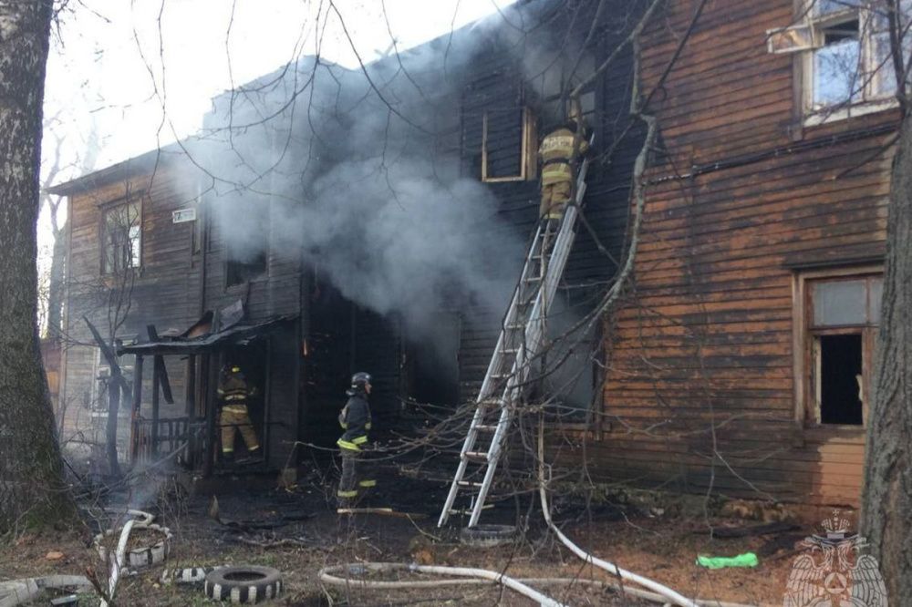 Двухэтажный дом загорелся в Советском районе Нижнего Новгорода 21 апреля