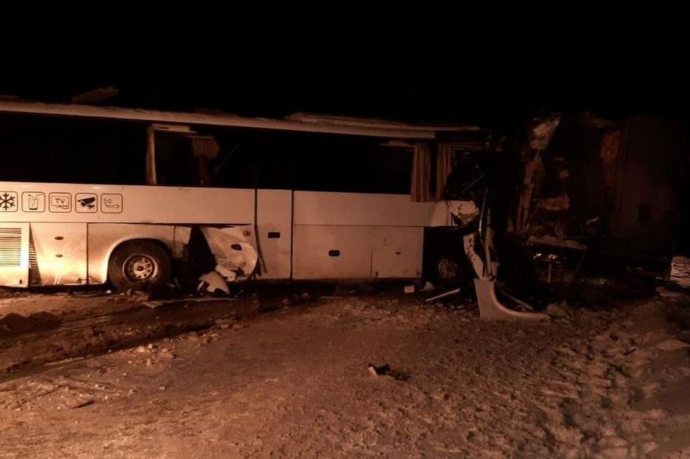 Два человека пострадали в массовом ДТП с автобусом в Нижегородской области