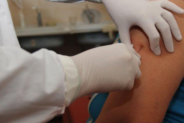 Более 9,5 тысяч доз вакцины «ЭпиВакКорона» доставлены в Нижегородскую область