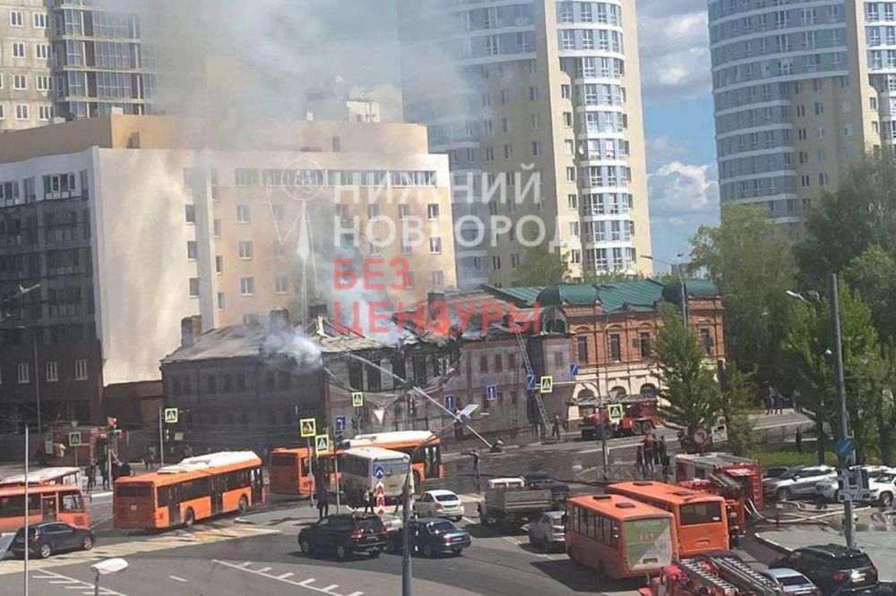 «Дом Чардымова» рядом с площадью Сенной загорелся 30 мая в Нижнем Новгороде