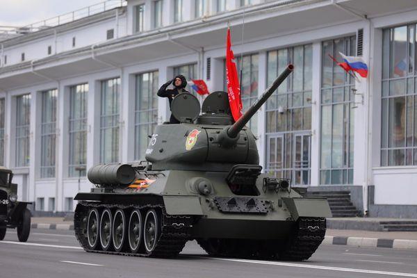 Парад Победы вновь пройдет на Нижневолжской набережной 9 мая 
