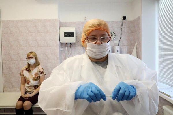 Вакцина «ЭпиВакКорона» впервые поступит в Нижегородскую область до 12 апреля 