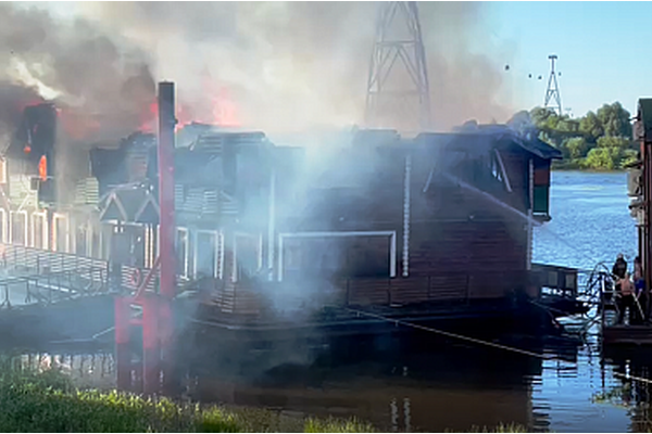 Росприроднадзор организовал проверку после пожара в Банном комплексе на Гребном канале