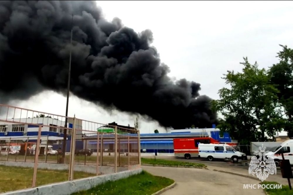 Пожарный поезд задействовали для борьбы с огнем на нижегородском АО «Бальзам»