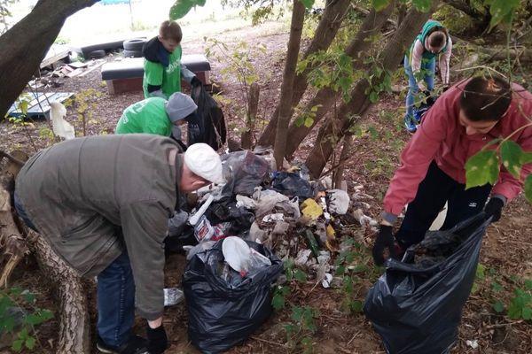 Фото Более 60 мешков мусора собрали волонтеры на берегу Волги в Нижнем Новгороде - Новости Живем в Нижнем