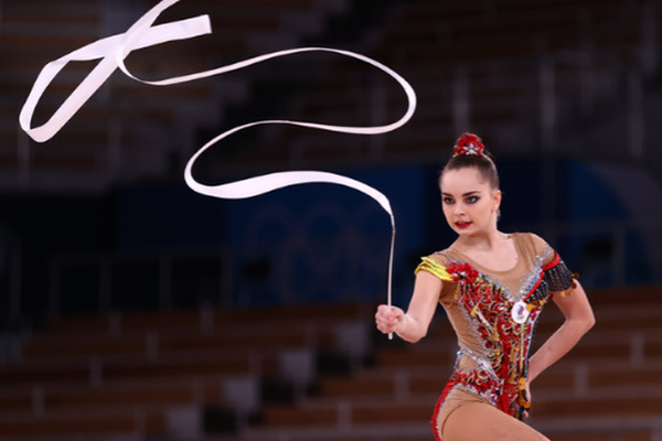 Арина Аверина заменила ленту на выступлении в финале многоборья на Олимпиаде
