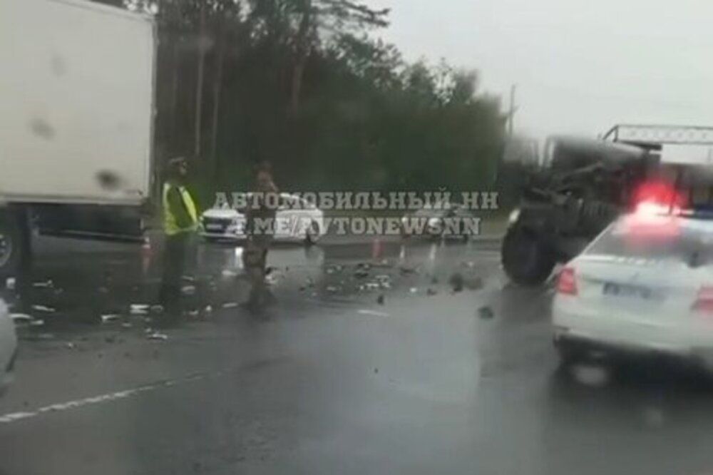 Фура и военный грузовик столкнулись на М-7 в Володарском районе