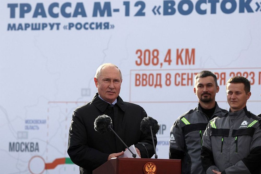 Владимир Путин принял участие в открытие участка трассы М-12 в Арзамасе