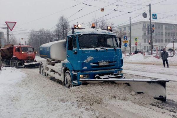 Снегопад практически парализовал движение в Нижнем Новгороде 5 февраля 2021