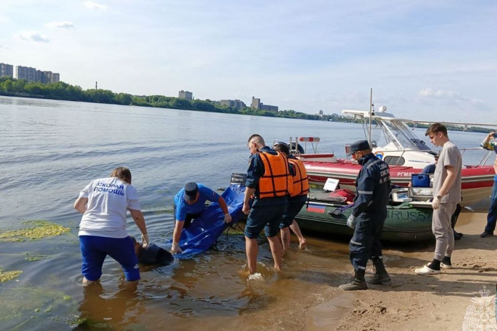 Мужчина упал с Молитовского моста в Нижнем Новгороде 27 июня