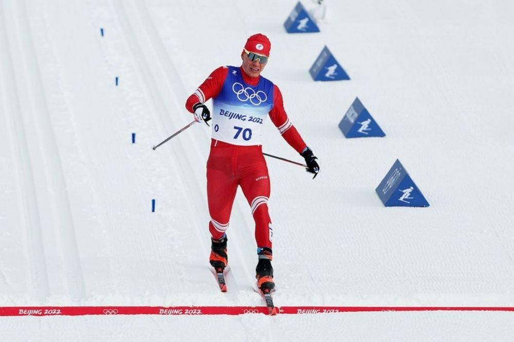 Лыжник Александр Большунов выиграл вторую медаль на Олимпиаде в Пекине