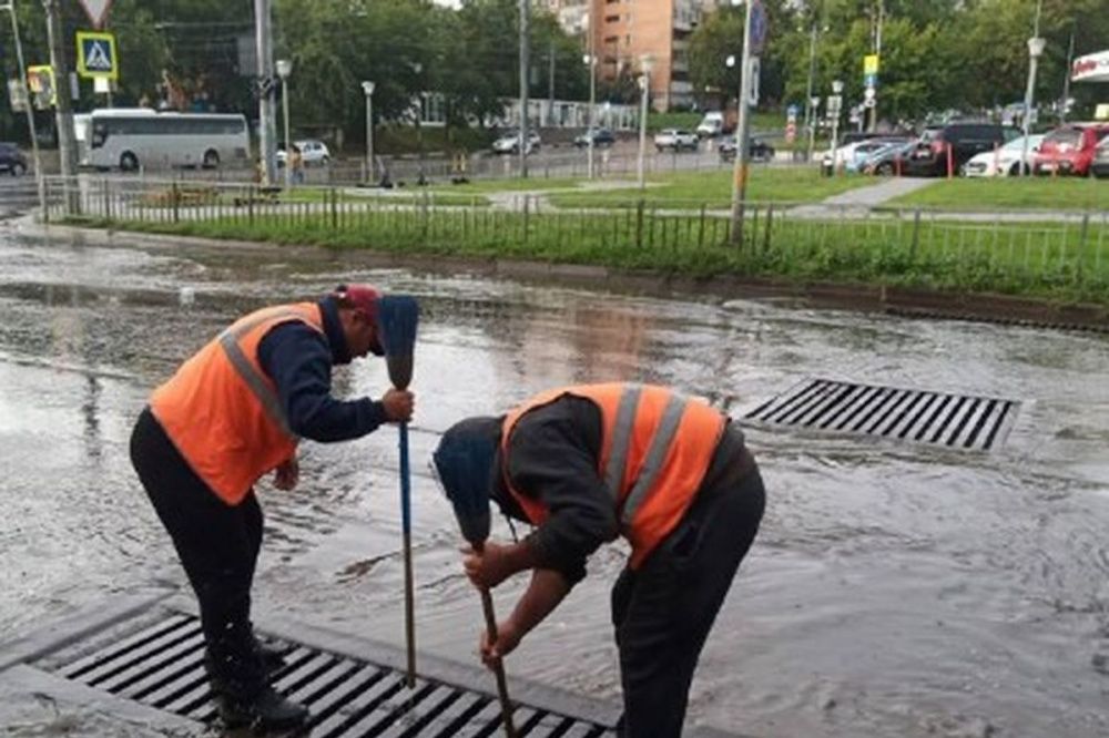 Техника выехала на места возможных подтоплений в Нижнем Новгороде 9 августа