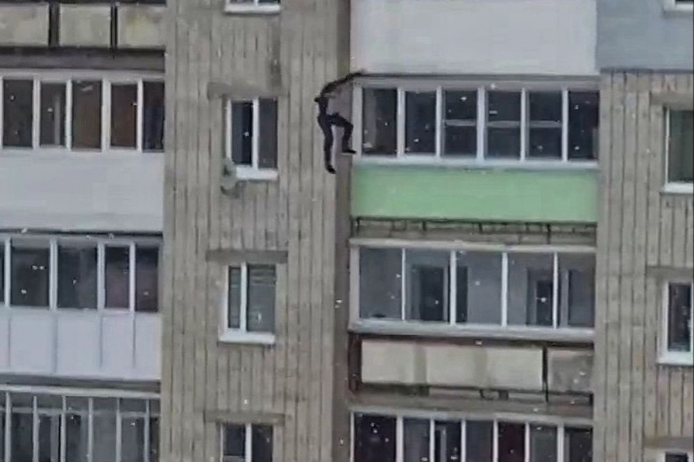 Мужчина упал с балкона девятого этажа на улице Молодежной в Дзержинске