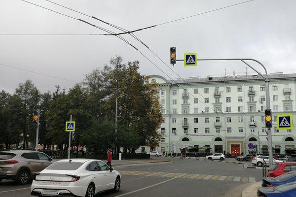Фото Новый светофор установили на площади Горького в Нижнем Новгороде - Новости Живем в Нижнем