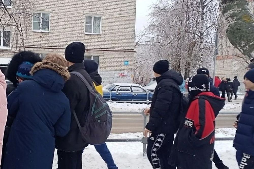 Массовая эвакуация людей из учреждений прошла в Дзержинске 25 ноября
