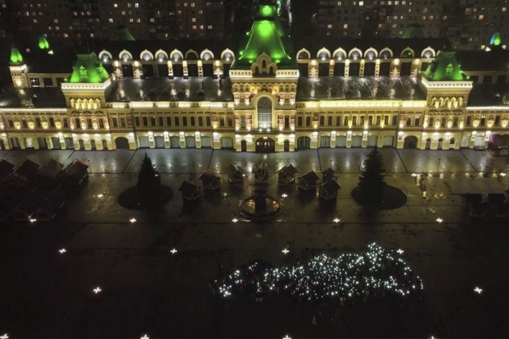 Патриотический флешмоб прошел на площади перед Нижегородской ярмаркой