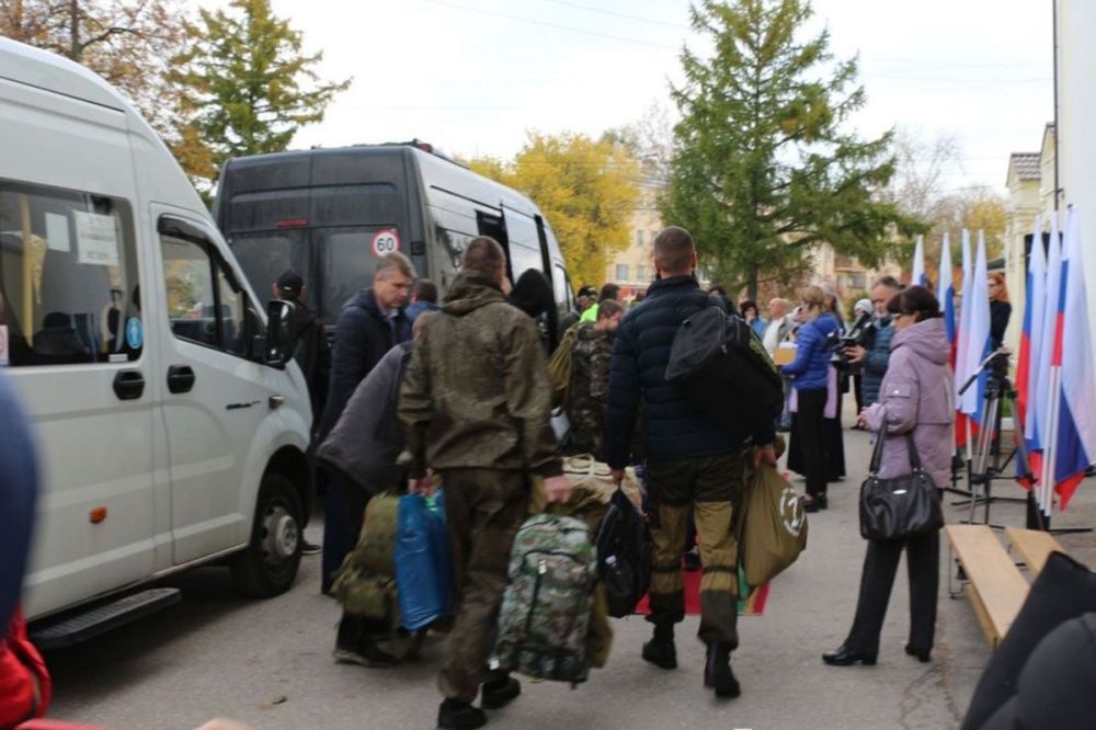 Группа мобилизованных борчан отправилась в пункт сбора 4 октября