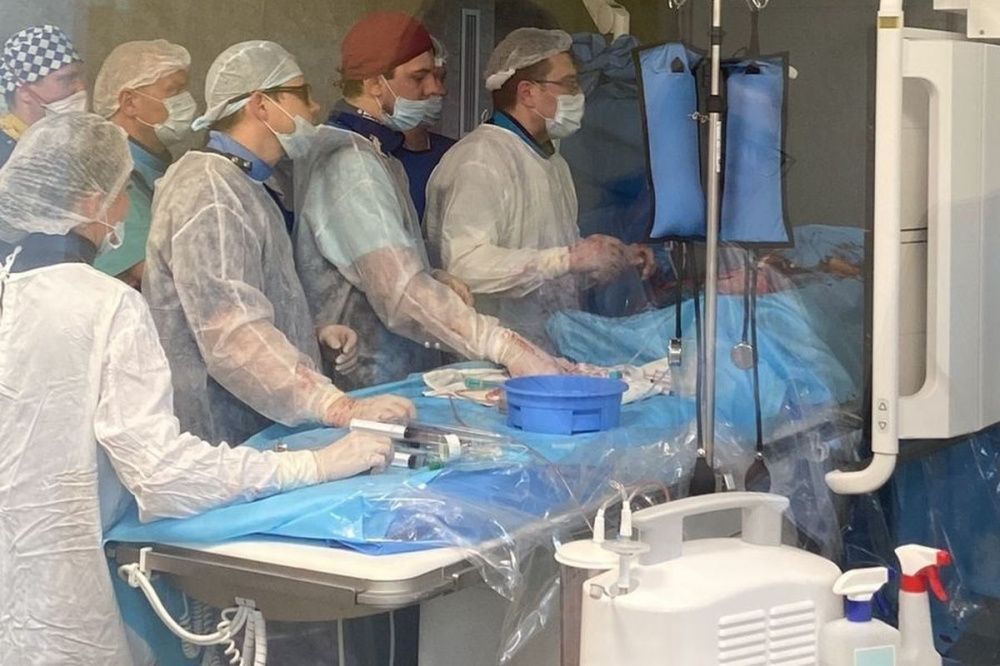 Хирурги в Нижнем Новгороде удалили у пациентки тромб из артерии головного мозга