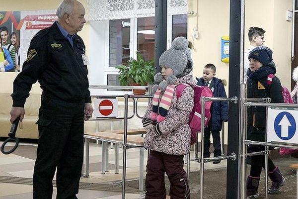 490 млн рублей потратят на безопасность в нижегородских школах