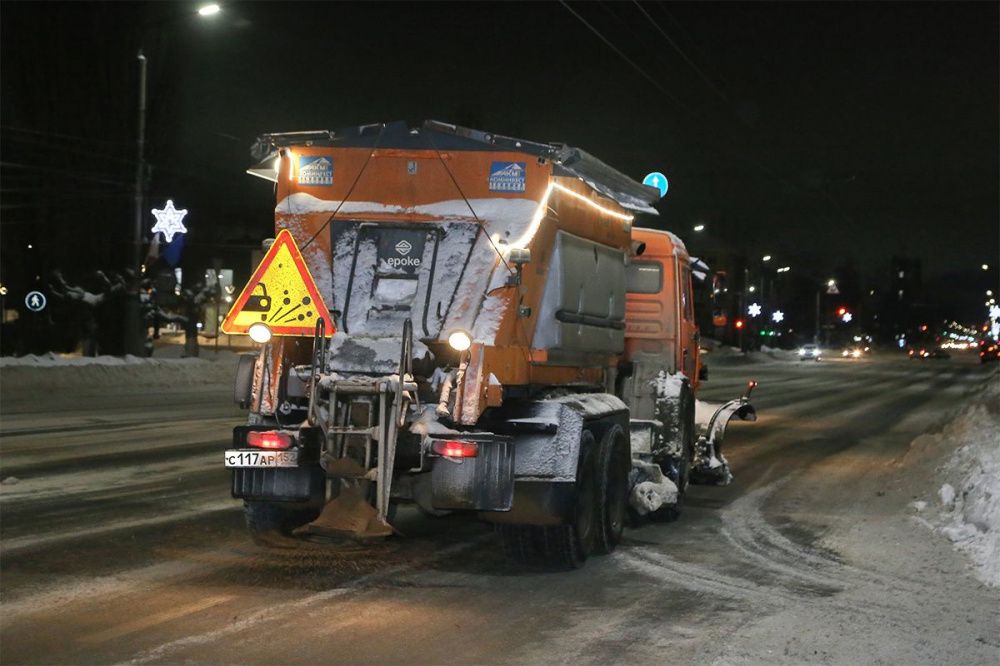 Фото Дорожники обработают улицы Нижнего Новгорода от гололеда 25 декабря - Новости Живем в Нижнем