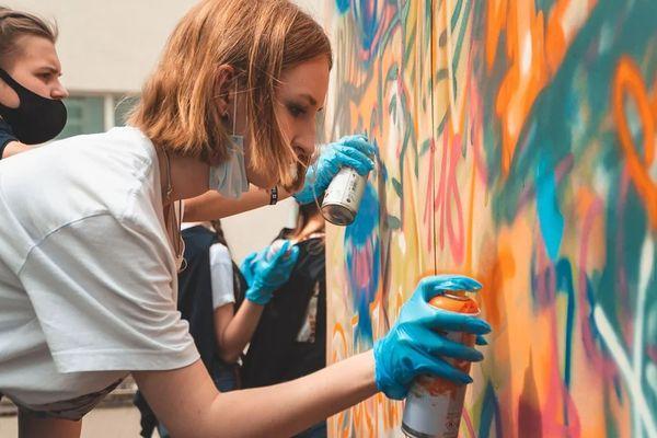Нижегородские школьники встретились с испанским стрит-арт художником