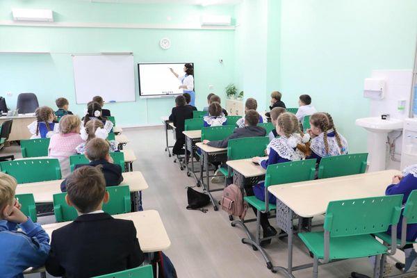Выплату в 10 тысяч рублей нижегородские родители тратят на покупки к школе