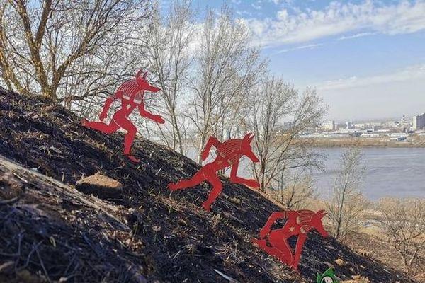 Новый арт-объект появился на склоне у Метромоста в Нижнем Новгороде