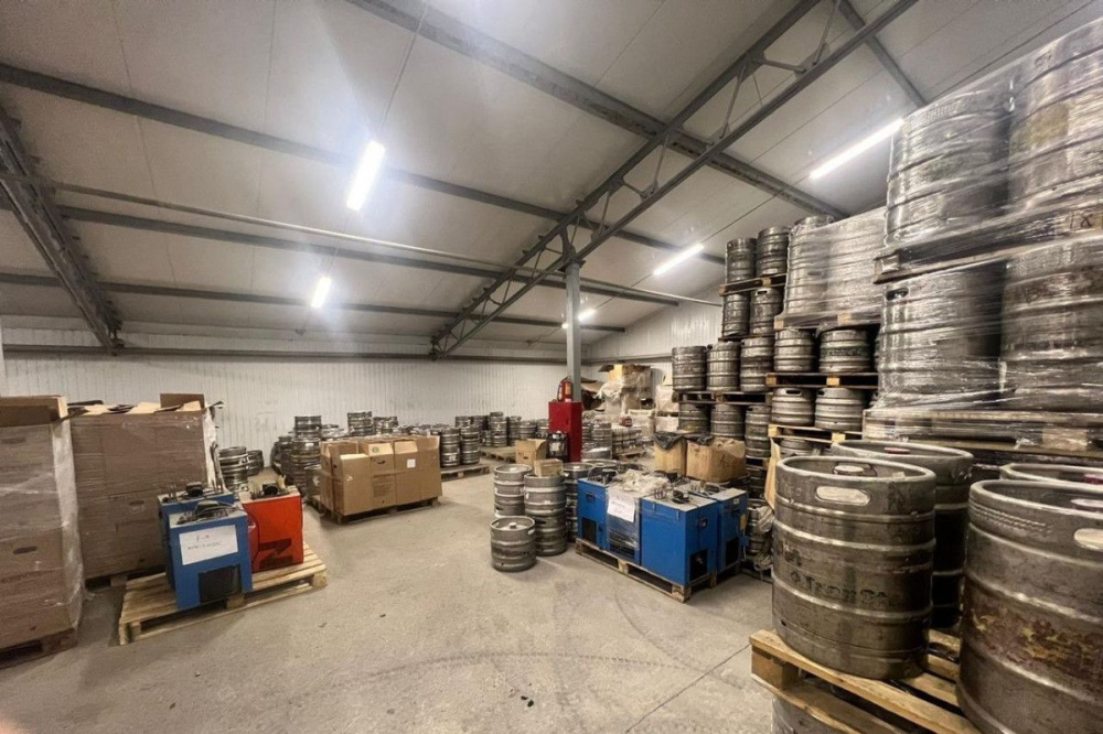 Нижегородские полицейские обнаружили склад с 25 000 литров контрафактного пива