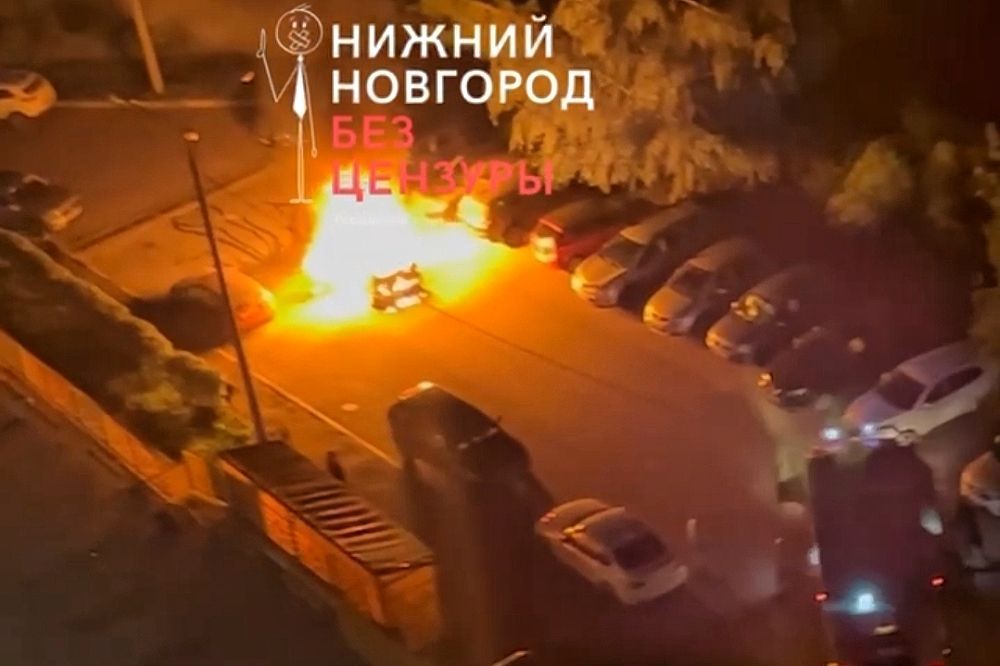 Автомобиль сгорел на улице Оранжерейной в Нижнем Новгороде в ночь на 18 июля