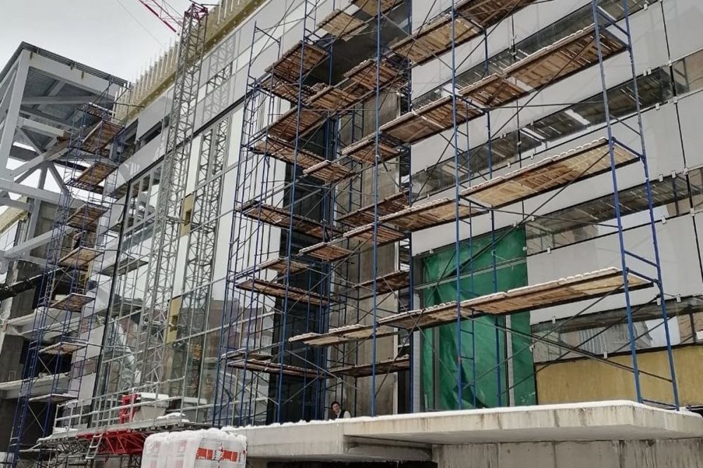 Рабочий упал с высоты 3 этажа на стройплощадке в Нижнем Новгороде