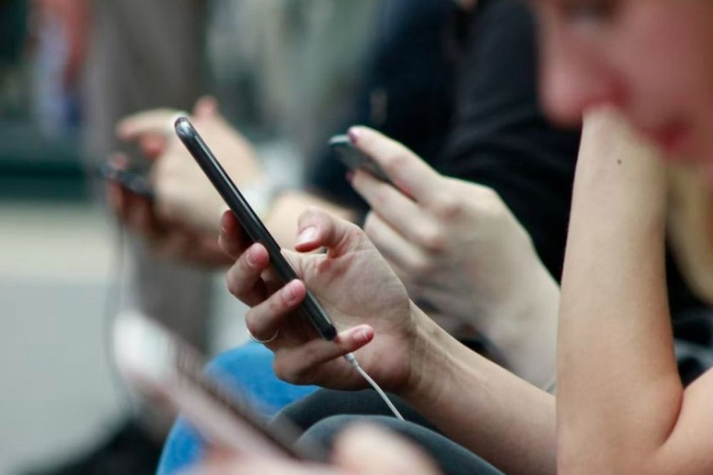 Глава нижегородского минобра: смартфоны отвлекают школьников от уроков