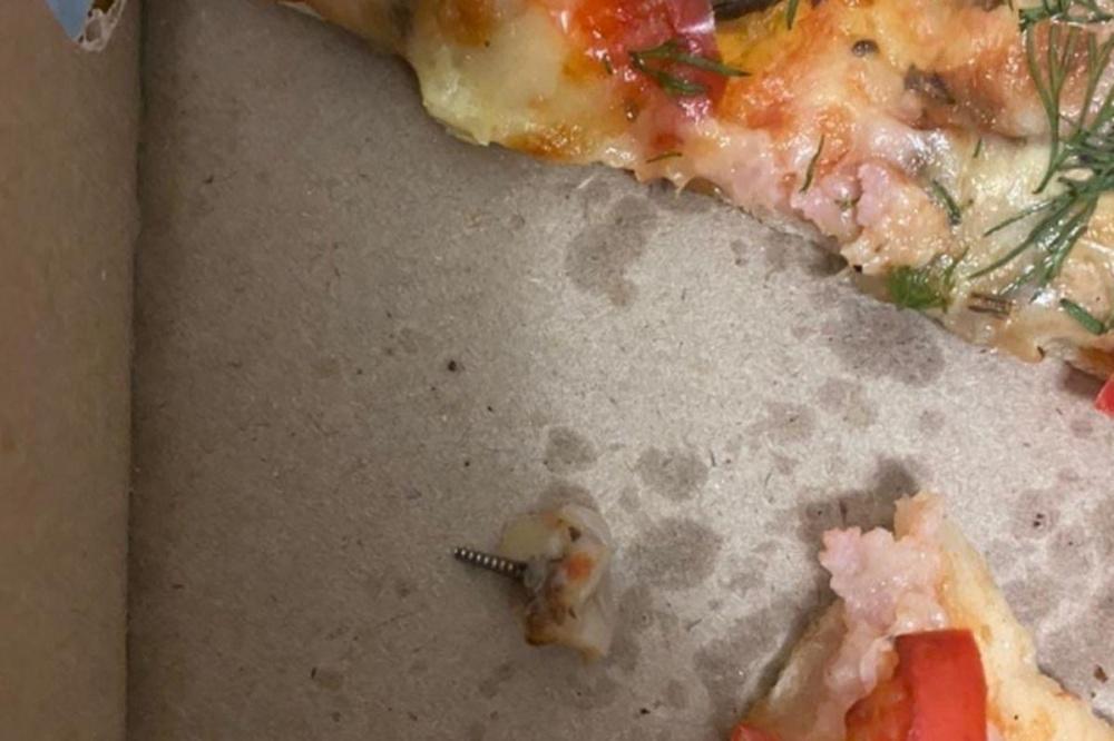 Фото Нижегородцы обнаружили зубной имплантат в доставленной пицце - Новости Живем в Нижнем
