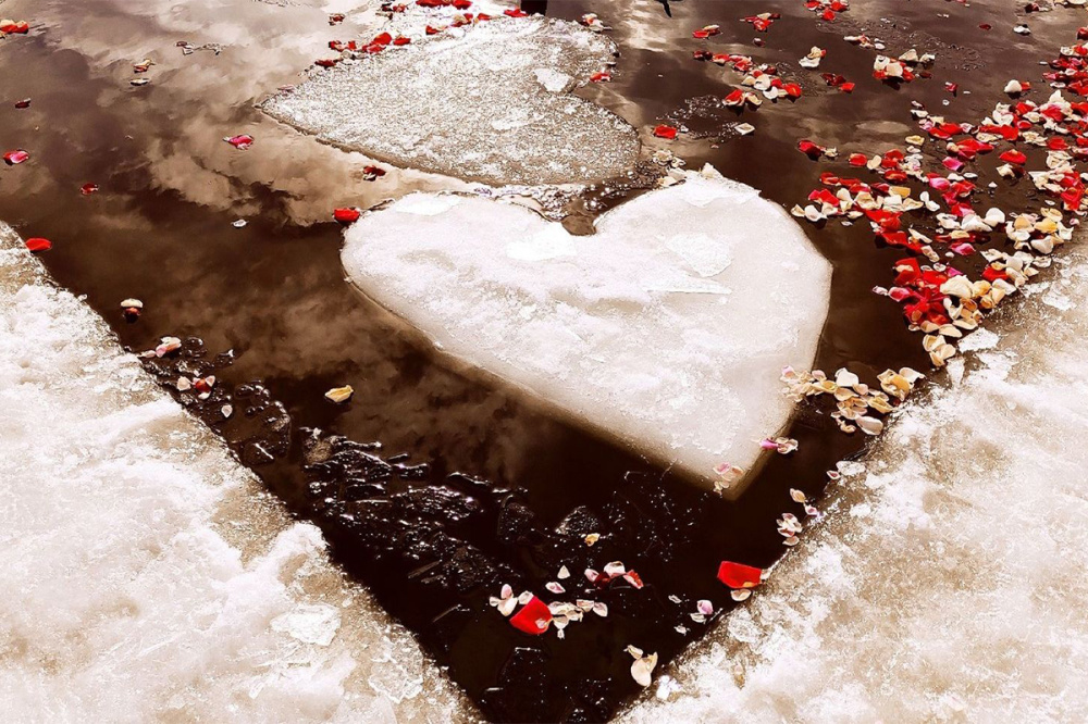 Фото «Выксунские моржи» создали прорубь-фотозону в виде сердца к 8 Марта - Новости Живем в Нижнем