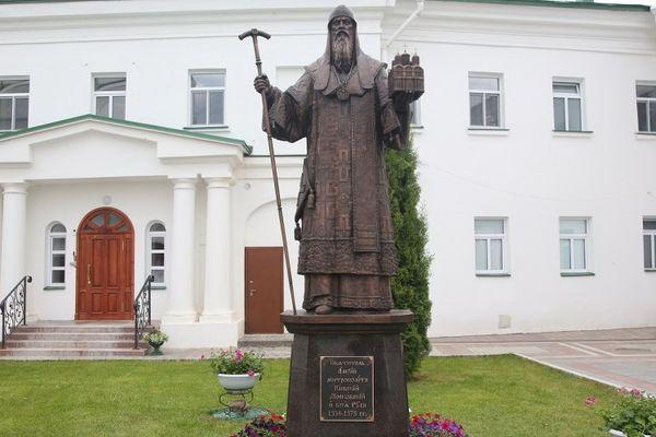 Бронзовый монумент в честь святителя Алексия открыли в Нижнем Новгороде