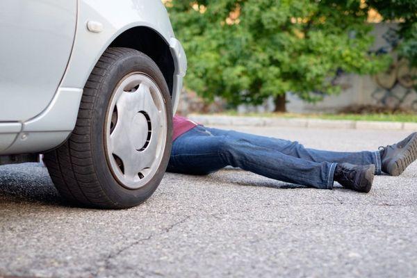 Житель Дзержинска пострадал в результате наезда автомобиля без водителя