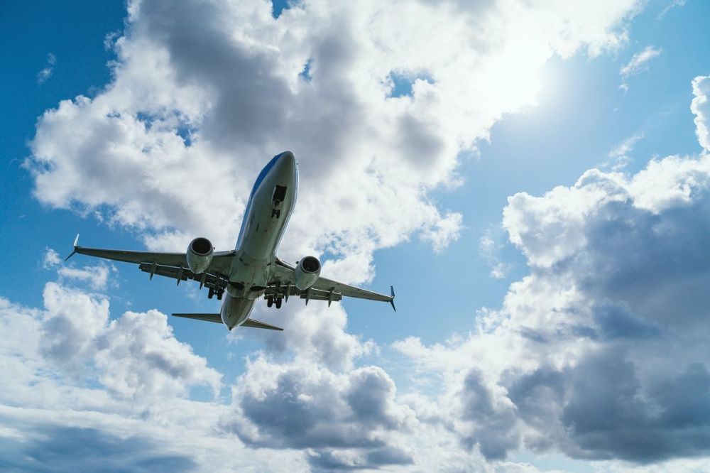 Самолет в нижегородском аэропорту отстранили от полета из-за деформации люка