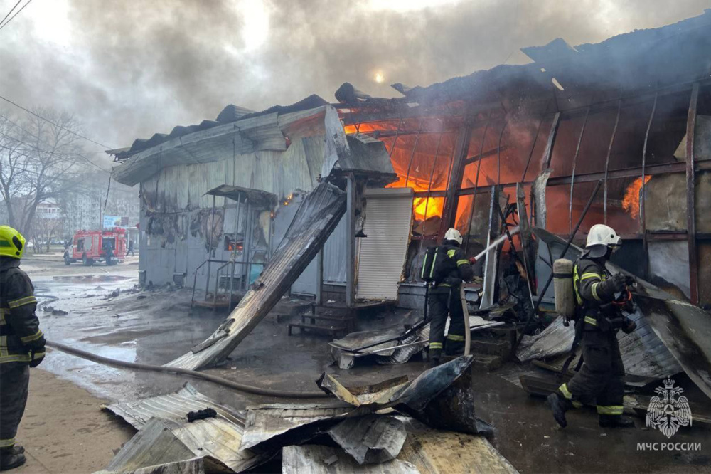Торговый павильон сгорел на улице Львовской в Нижнем Новгороде 7 апреля