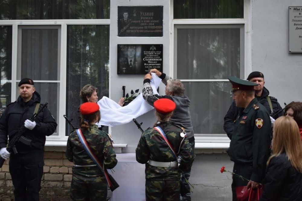 Память погибшего в ходе спецоперации Михаила Солянинова увековечили на Бору