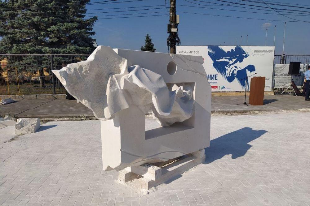 Скульптуры из известняка убрали с площади Ленина в Нижнем Новгороде