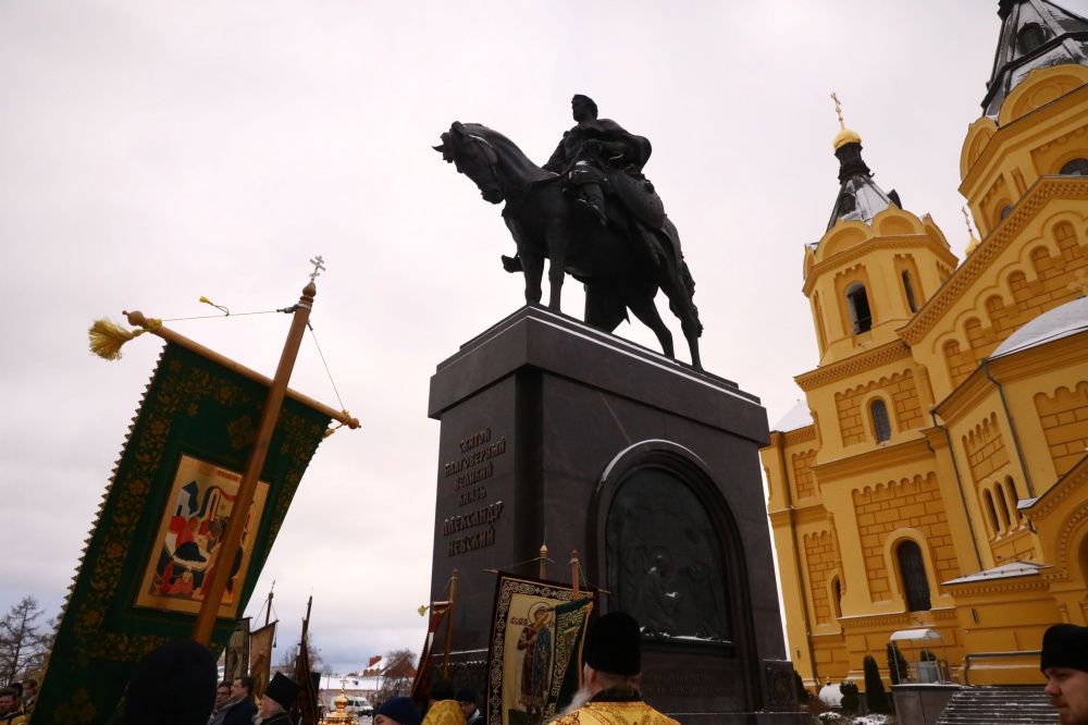 Фото Митрополит Георгий освятил памятник Александру Невскому в Нижнем Новгороде - Новости Живем в Нижнем