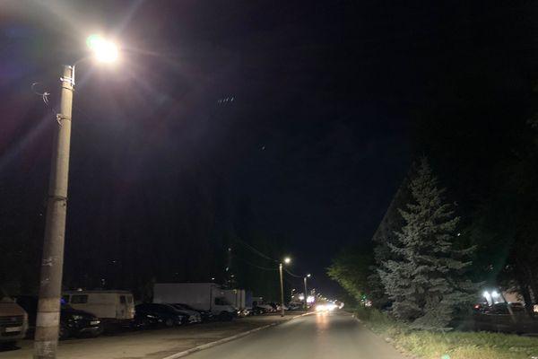 Уличные фонари установили на дороге вдоль проспекта Ленина в Нижнем Новгороде