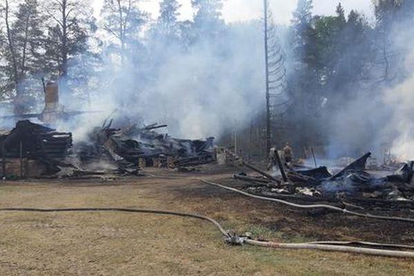 3 дома сгорели в деревне Лыково