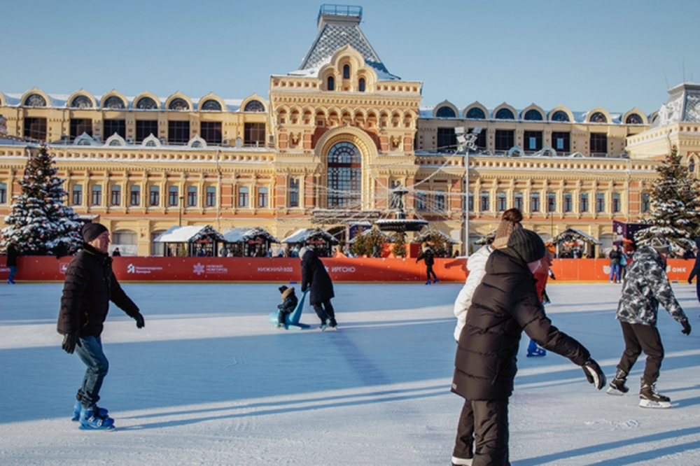 Каток на Нижегородской ярмарке временно закрылся из-за сильного снегопада