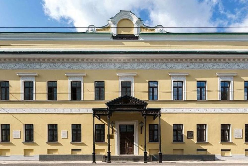 Капитальный ремонт начался в здании библиотеки имени Ленина на улице Варварской