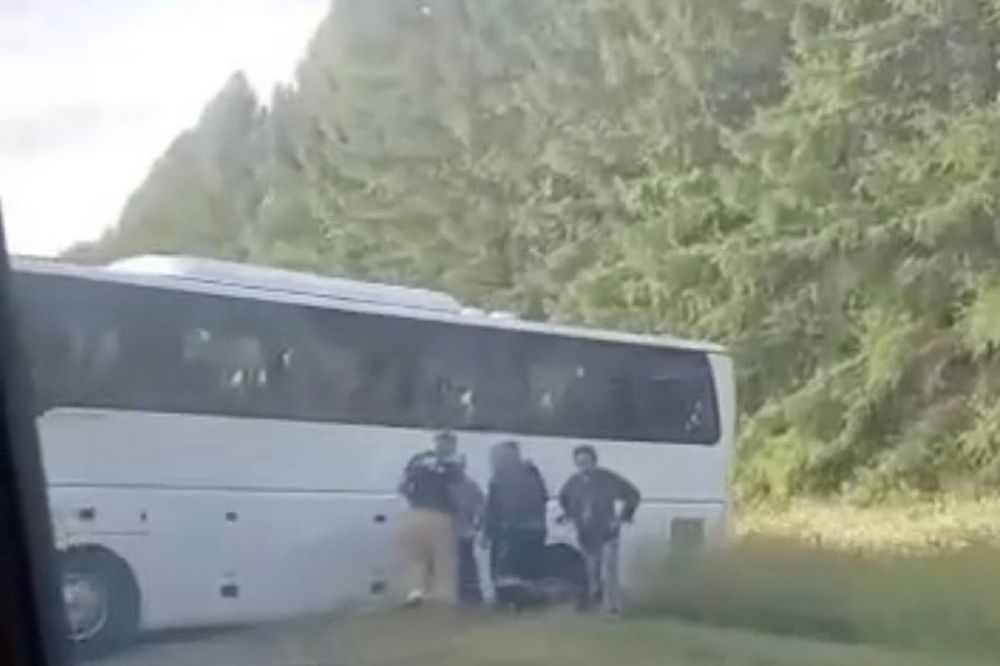 Экскурсионный автобус с пассажирами съехал в кювет по пути в Дивеево