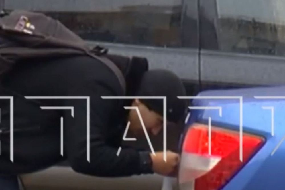Фото Нежелающие платить за парковку нижегородцы массово заклеивают номера автомобилей - Новости Живем в Нижнем