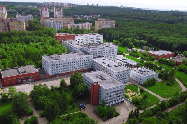Упавшую с пятого этажа годовалую девочку прооперировали в Нижнем Новгороде