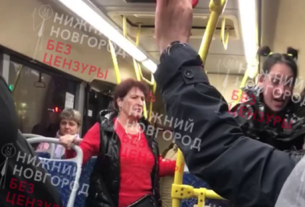 Фото Нижегородка набросилась с кулаками на пассажиров автобуса А-85 - Новости Живем в Нижнем